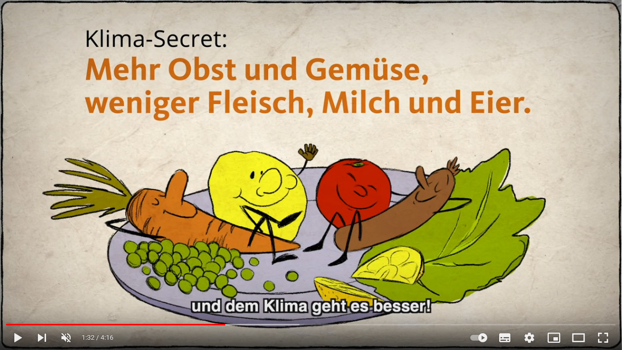Screenshot YouTube-Video: Obstteller mit fröhlichen Lebensmitteln und der Beschriftung "Klima-Secret: Mehr Obst und Gemüse, weniger Fleisch, Milch und Eier. und dem Klima geht es besser!"