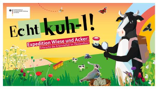 Grafik von einer Kuh auf einem Feld, davor Blumen, ein Vogel, Bienenkästen, Schriftzug "Expedition Wiese und Acker: Erforsche die Artenvielfalt im Ökolandbau!"