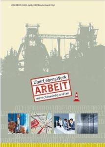 Es ist das Cover des Hefts "ÜberLebensWERK Arbeit" zu sehen. Im Hintergrund ist eine Industrieanlage abgebildet, unten in vier kleinen Bildern verschiedene Formen von Arbeit.
