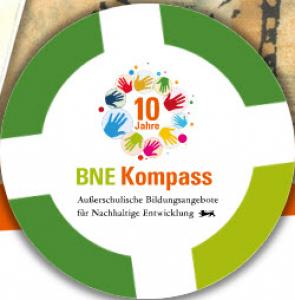 Logo zum 10-jährigen Bestehen des BNE-Kompass Baden-Württemberg. Quelle: bne-kompass.de