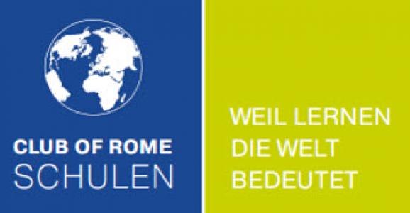 Weltkugel auf blauem Grund, darunter Schriftzug Club of Rome Schulen. Logo CLUB OF ROME Schulen. Quelle: clubofrome.de 