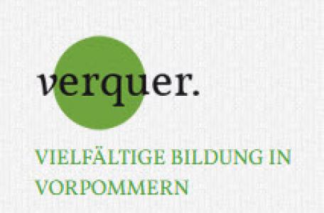 Schriftzug verquer über grünem Punkt, darunter Schriftzug "Vielfältige Bildung in Vorpommern". Logo verquer. Quelle: bildung-verquer.de