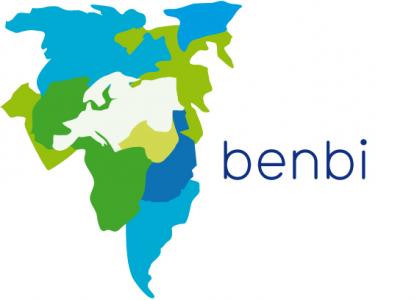 Grafik einer Weltkarte, bei der die Kontinente übereinanderlappen. Logo Berliner Entwicklungspolitisches Bildungsprogramm. Quelle: kate-berlin.de
