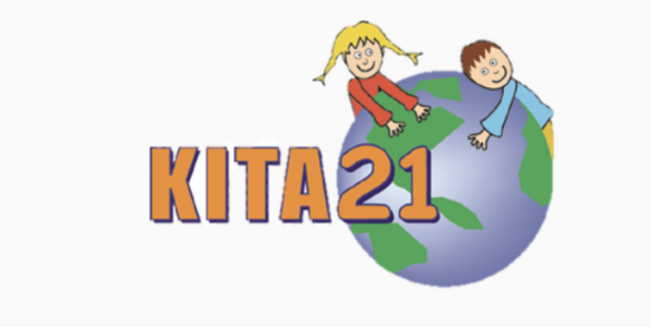 Kita21 Logo: Kinder umarmen Weltkugel. Quelle: www.kita21.de