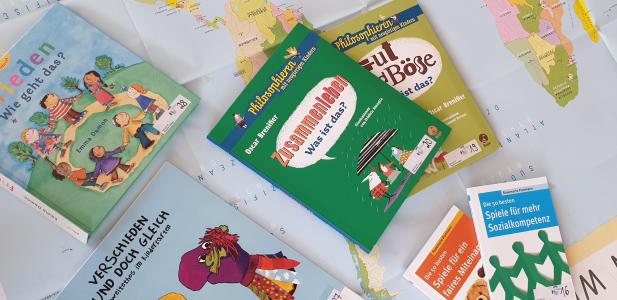 Inhalt der Friedenskiste für den Kindergarten: Bücher und Broschüren