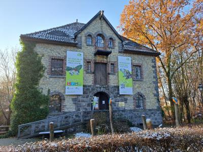 Das Bild zeigt das historische ehemalige Mühlengebäude, in dem das Liz seine interaktive Erlebnisausstellung betreibt.