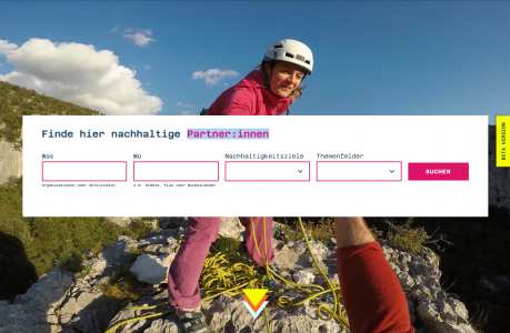 Titelbild der Plattform. Interne Suchmaschine vor dem Hintergrund eines Fotos einer Bergsteigerin. Quelle: gemeinschaftswerk-nachhaltigkeit.de