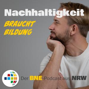 Ein weißer Mann schaut nachdenklich. Schriftzug "Nachhaltigkeit bruacht Bildung"