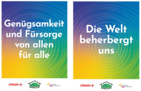 Zwei bunte Plakate mit Farbverlauf in Blau, Grün und Gelb. Links steht: „Genügsamkeit und Fürsorge von allen für alle“, rechts: „Die Welt beherbergt uns“. Unten jeweils Logos von missio, Haus der Weltkirche und Haus der Solidarität. Die Botschaften sind in weißer, großer Schrift gehalten.