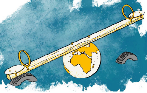 Die Illustration zeigt eine Wippe, die auf einer stilisierten Weltkugel mit dem Fokus auf Afrika und Europa balanciert. An beiden Enden der Wippe befinden sich Haltegriffe. Die Wippe ruht auf alten Autoreifen. Der Hintergrund ist in Blau und Weiß gestaltet.