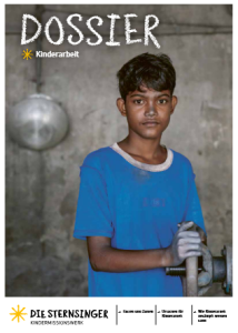 Porträtbild des zwölfjährigen Tazim aus Bangladesch an seinem früheren Arbeitsplatz (einer Fabrik, die Aluminiumschüsseln herstellte).