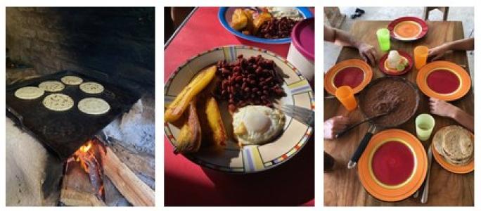 Dreiteilige Bildcollage: Links werden Fladen auf einer Feuerstelle gebacken, in der Mitte ist ein Teller mit einer Mahlzeit aus Fladen, Bohnen, Kochbanane und Ei zu sehen, rechts ein gedeckter Tisch mit Tellern, Schalen und Getränken.