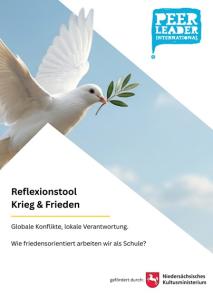 Titelseite eines Reflexionstools zu Krieg und Frieden von Peer Leader International. Eine weiße Taube mit einem Olivenzweig fliegt vor blauem Himmel. Text: „Globale Konflikte, lokale Verantwortung. Wie friedensorientiert arbeiten wir als Schule?“