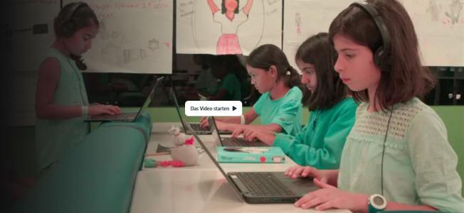 Kinder, die vor Laptops sitzen. Ausschnitt aus dem Video. Bildrechte: EDUC’ARTE. 