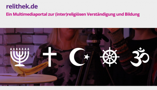 Titelbild relithek.de. Symbole verschiedener Religionen vor dem Hintergrund eines Fotos. Quelle: relithek.de