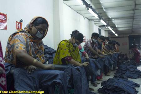 Frauen in Bangladesch nähen unsere Jeans