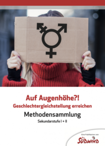 Titelbild zum Material. Eine Person die ein Schild mit Gender-Symbolen hält. Quelle: Südwind.