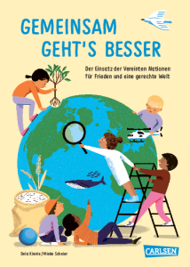 Cover des Kinderbuches. Ein Platz, der umrandet von Gebäuden ist. Viele Menschen sitzen dort oder bewegen sich zu Fuß und mit dem Rad.