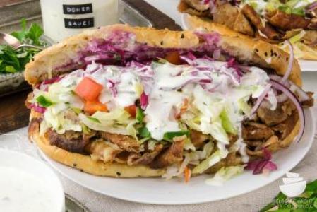Döner Kebab auf Teller.