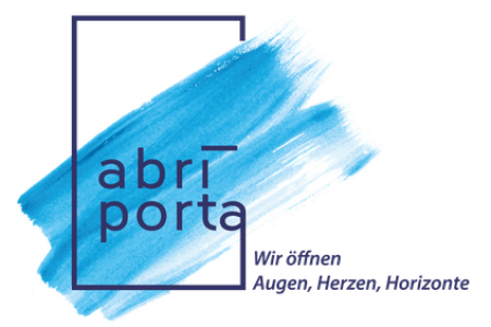 bitte dasselbe 12:04  Logo „abri porta" auf blauem Pinselstrich-Hintergrund, Slogan: „Wir öffnen Augen, Herzen, Horizonte."