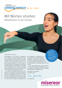 Titelseite des Unterrichtsmaterials "Mit Worten streiten. Debattieren an der Schule". Obere Hälfte Fote einer Schülerin, mit dem Arm zeigend, Mund geöffnet. Text und Logo.