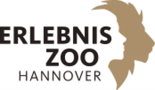 Schattenriss Menschen- und Löwenkopf hintereinander gelegt, daneben Schriftzug Erlebnis Zoo Hannover. Logo Erlebnis-Zoo Hannover. Quelle: zoo-hannover.de
